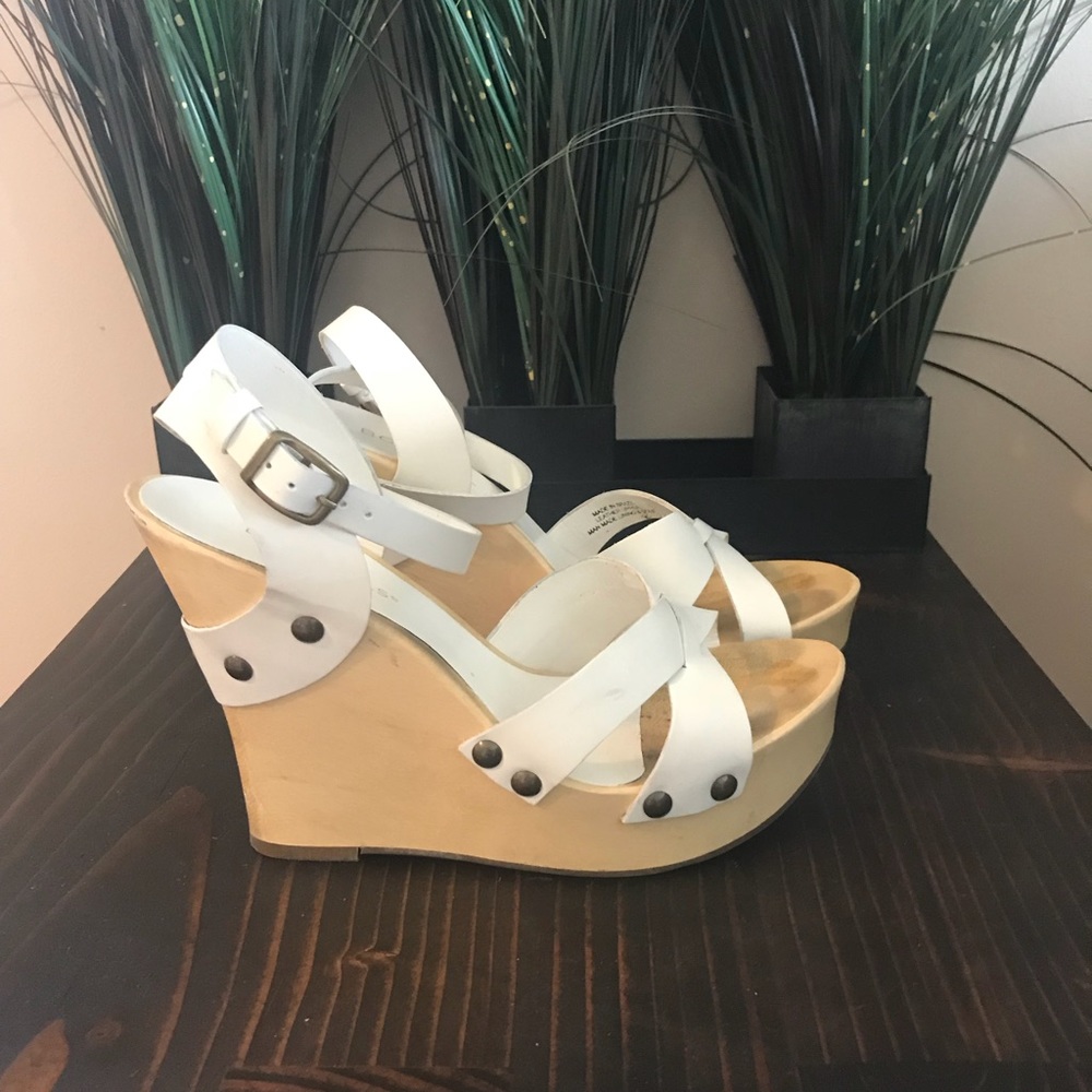 BCBG Girls wedges